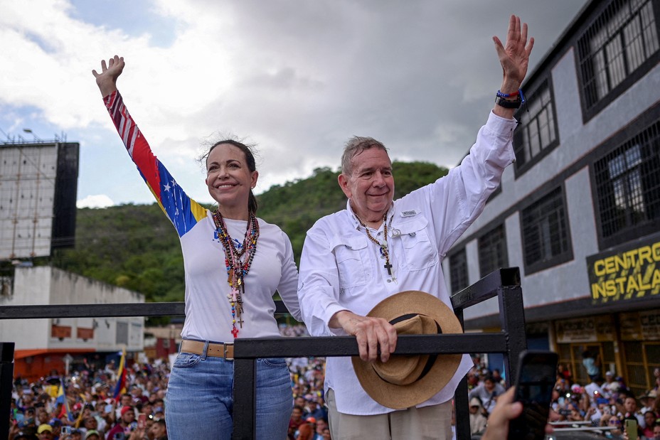 Maria Corina Machado and Edmundo Gonzalez Urrutia greeting crowds