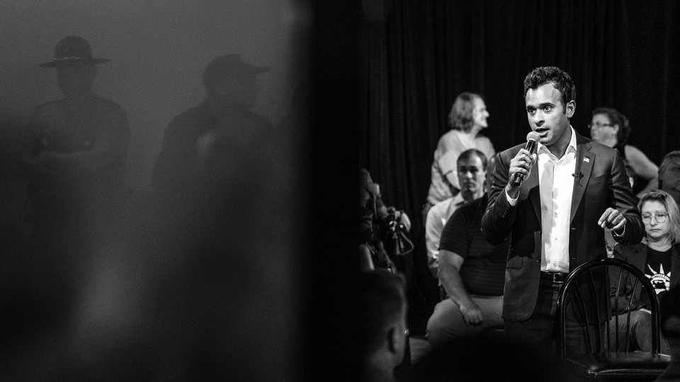 A photo of Vivek Ramaswamy speaking at an event in Springfield, Ohio