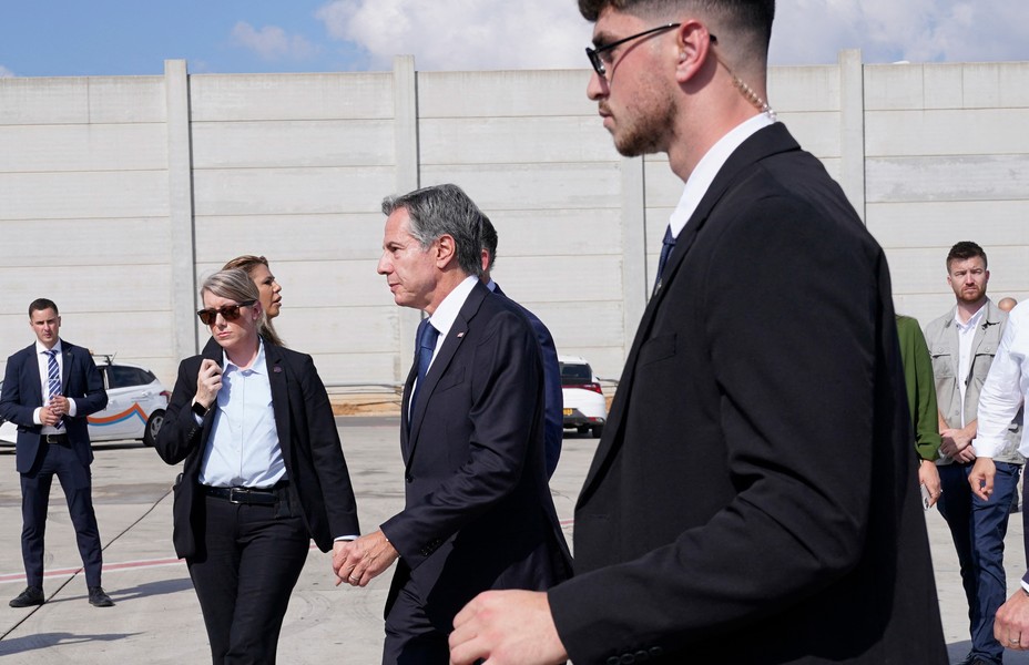 Picture of Antony Blinken arriving at Ben Gurion Airport near Tel Aviv for crisis talks after a tour of Arab nations, focusing on efforts against Hamas and the humanitarian crisis in Gaza.