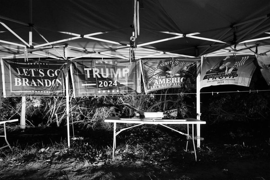 A roadside Trump Gear shop outside of Route 30