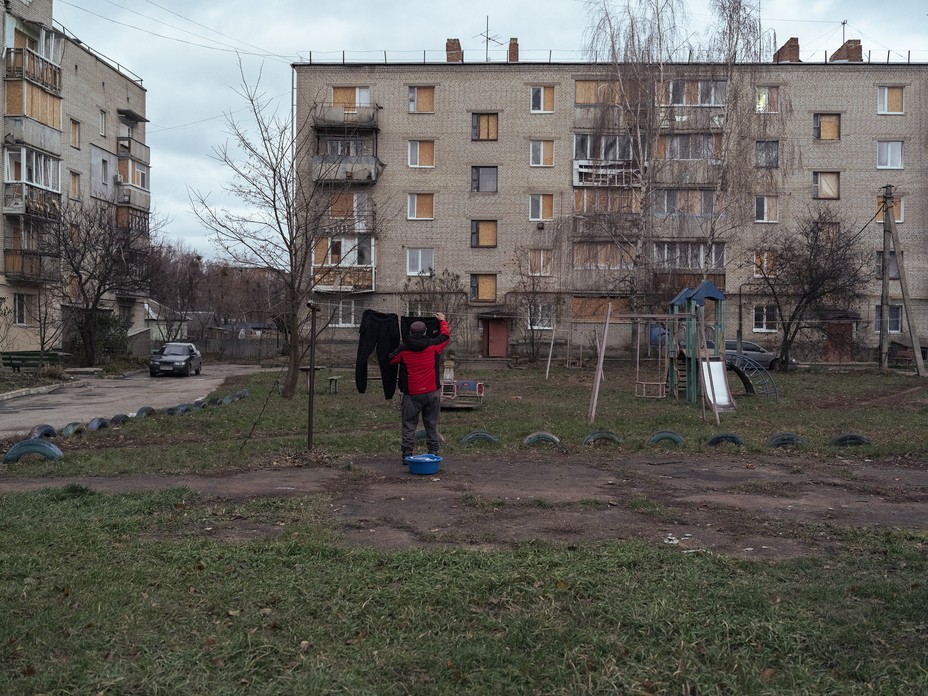 Picture of a resident of Bilopillia, near Sumy, in the courtyard of his apartment building